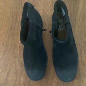 UGG Black Suede Josephine Cuff by UGG® short ankle boot, side zip, size 8.5 NWB